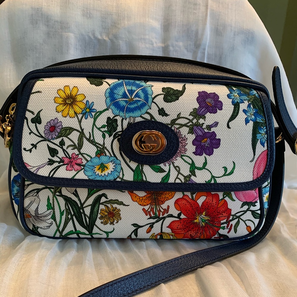 GUCCI NEW NWT........